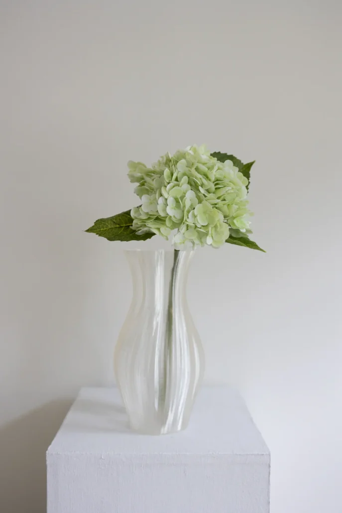 Oppdag Objects Bloom sine kunstige blomster. 3D printet med fokus på bærekraftige materialer. Nydelig og naturtro lys grønn Hortensia 51cm