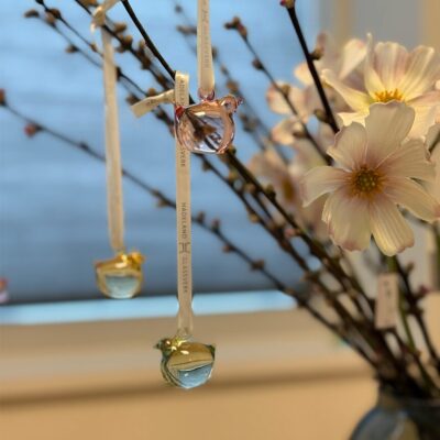 Nydelige glasskyllinger fra Hadeland glassverk. Perfekt påskepynt