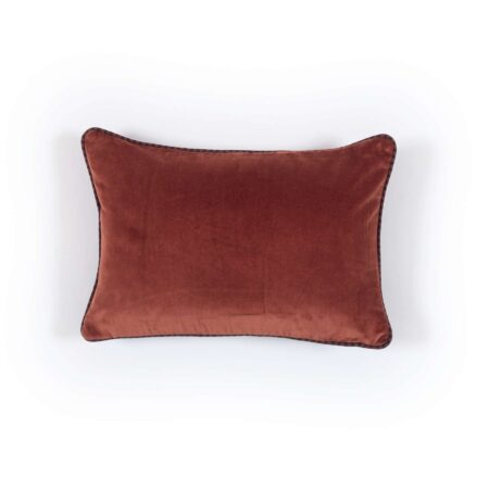 Lukseriøs pyntepute fra Elitis i flott Terracotta farge med broderte kanter