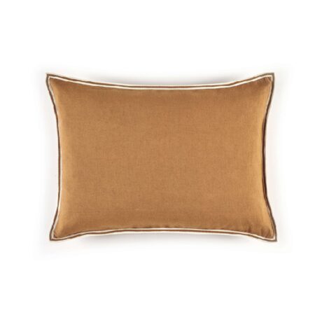 Mykt, bronse putetrekk (40x55 cm) i en behagelig blanding av lin og viskose. Gir en lett og elegant stil til sofa, seng eller stol. Enkel ensfarget design.