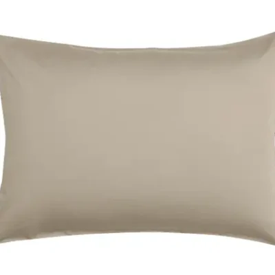 Beige sateng hotellputetrekk fra Høie
