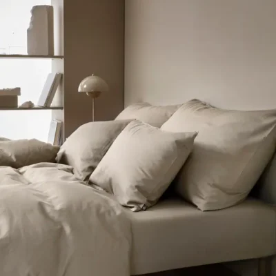 Beige Sateng formlaken fra Høie