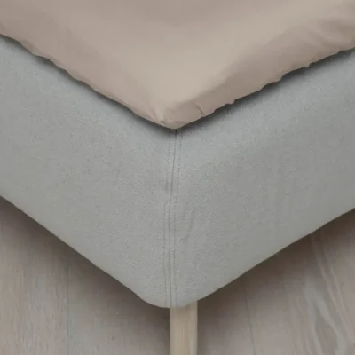 Beige sateng laken fra Høie
